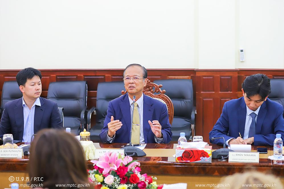 ​ឯកឧត្តម​រដ្ឋមន្ត្រី​ ​ត្រាំ​ អុី​វ​តឹក​ ​អនុញ្ញាត​ឱ្យ​តំណាង​ធនាគារ​ពិភពលោក​ ​ចូល​ជួបពិភាក្សា​ការងារ​ ​នៅ​ទីស្តីការ​ក្រសួង​