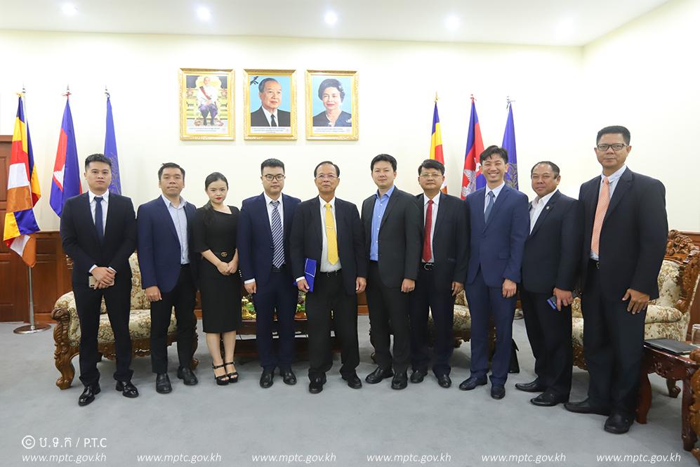 ​ឯកឧត្តម​រដ្ឋមន្ត្រី​ ​ត្រាំ​ អុី​វ​តឹក​ ​អនុញ្ញាត​ឱ្យ​នាយក​គ្រប់គ្រង​ទូទៅ​នៃ​ក្រុមហ៊ុន​ ​China​ ​Uni​co​m​ (​Cam​bo​d​i​a​) ​ចូល​ជួប​សម្តែង​ការគួរសម​ ​និង​ពិភាក្សា​ការងារ​ ​នៅ​ទីស្តីការ​ក្រសួង​