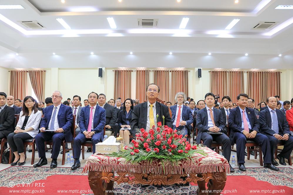 ​ពិធី​ចុះហត្ថលេខា​លើ​អនុស្សរណៈ​យោគ​យល់គ្នា​ស្តីពី​កិច្ច​សហប្រតិបត្តិការ​លើ​វិ​ស័យ​ទូរគមនាគមន៍​ ​បច្ចេកវិទ្យា​គមនាគមន៍​និង​ព័ត៌មាន​ ​រវាង​ក្រសួងប្រៃសណីយ៍និងទូរគមនាគមន៍​ ​និង​ក្រុមហ៊ុន​រ៉ូ​យ៉ា​ល់​គ្រុប​