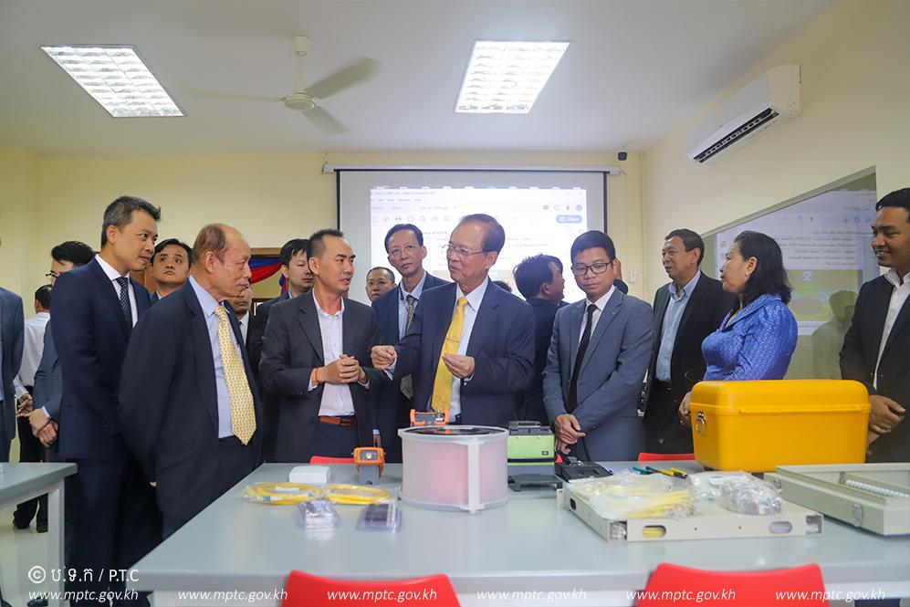 ​ឯកឧត្តម​រដ្ឋមន្ត្រី​ ​ត្រាំ​ អុី​វ​តឹក​ ​អញ្ជើញ​ជា​អធិបតី​ក្នុង​ពិធីសម្ពោធ​ដាក់​ឱ្យ​ប្រើប្រាស់​បន្ទប់ពិសោធន៍​បណ្តាញ​កុំព្យូទ័រ​ ​របស់​វិទ្យាស្ថាន​ជាតិ​ ​NIP​TIC​T​