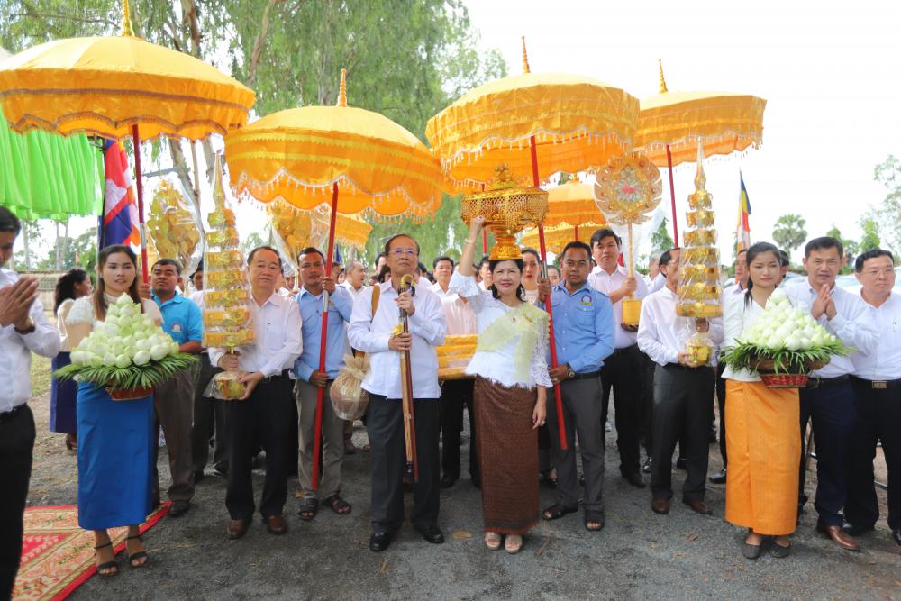 ក្រសួងប្រៃសណីយ៍និងទូរគមនាគមន៍​ ​បាន​ដង្ហែ​រ​អង្គ​កឋិន​ឆ្ពោះទៅ​កាន់​វត្ត​ចំនួន​ពីរ​ ​ក្នុងស្រុក​ទឹកផុស​ ​និង​ស្រុក​កំពង់​លែង​ ​ខេត្ត​កំពង់ឆ្នាំង​