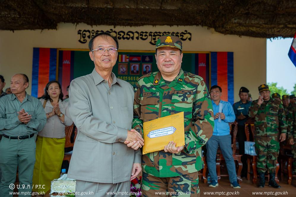 ឯកឧត្ដម​រដ្ឋមន្ត្រី​ ​ត្រាំ​ អុី​វ​តឹក​ ​អញ្ជើញ​ជួប​សំណេះសំណាល​សួរសុខទុក្ខ​នាយទាហាន​ ​នាយទាហានរង​ ​និង​ពល​ទាហាន​កងពលតូច​ថ្មើរជើង​លេខ​៤​១​