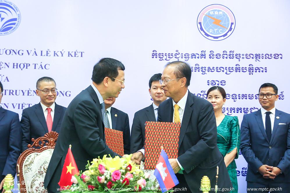 ​កិច្ចប្រជុំ​ទ្វេភាគី​ ​និង​ពិធី​ចុះហត្ថលេខា​ ​លើ​ឯកសារ​កិច្ច​សហប្រតិបត្តិការ​ ​រវាង​ក្រសួង​ប្រៃសណីយ៍​ ​និង​ទូរគមនាគមន៍​ ​កម្ពុជា​ ​និង​ក្រសួង​ព័ត៌មាន​ ​និង​គមនាគមន៍​ ​វៀតណាម​