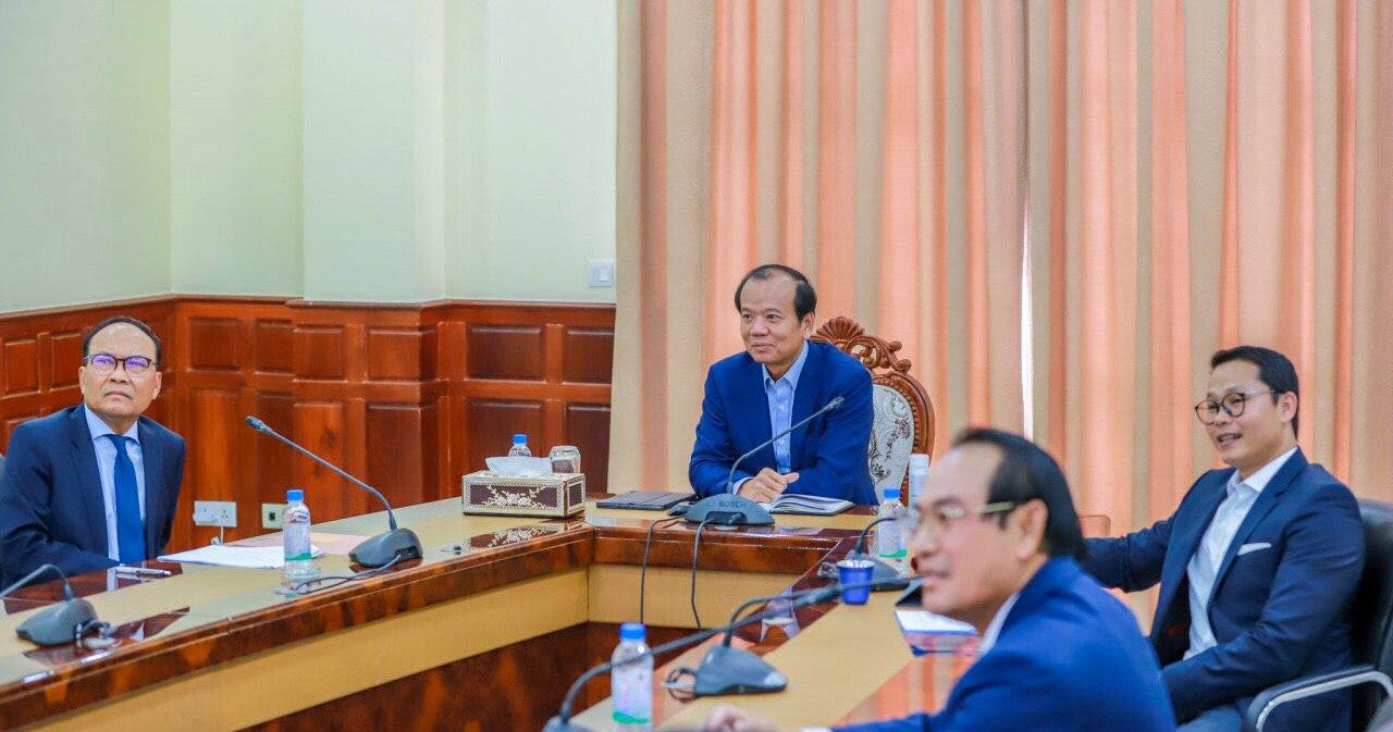 Meeting-Discussion with Chief Executive Officer (CEO) of Smart Axiata Co., Ltd.