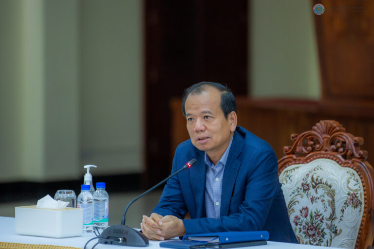 ឯកឧត្តមរដ្ឋមន្ត្រី ជា វ៉ាន់ដេត បានទទួលជួបសំណេះសំណាលជាមួយនិស្សិតកម្ពុជា ៦ នាក់ ដែលទទួលបានអាហារូបករណ៍រួមគ្នារវាងក្រសួងនិងរដ្ឋាភិបាលបារាំង ទៅបន្តការសិក្សាថ្នាក់បរិញ្ញាបត្រជាន់ខ្ពស់ជំនាញ ពាក់ព័ន្ធនឹងវិស័យ ICT នៅប្រទេសបារាំង