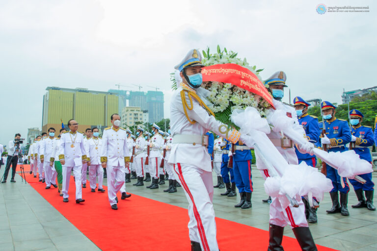 ឯកឧត្តមរដ្ឋមន្ត្រី ជា វ៉ាន់ដេត អញ្ជើញចូលរួមថ្វាយកម្រងផ្កាគោរពព្រះវិញ្ញាណក្ខន្ធ ព្រះបរមរតនកោដ្ឋ គម្រប់ខួប ៨ ឆ្នាំ