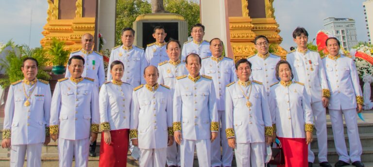 ឯកឧត្ដមរដ្ឋមន្ត្រី ជា វ៉ាន់ដេត បានអញ្ជើញដាក់កម្រងផ្កា គោរពវិញ្ញាក្ខន្ធ នៅវិមានឯករាជ្យ និងថ្វាយកម្រងផ្កាគោរពព្រះវិញ្ញាណក្ខន្ធ នៅមណ្ឌបព្រះករុណា ព្រះបាទ សម្តេចព្រះនរោត្តម សីហនុ “ព្រះបរមរតនកោដ្ឋ”