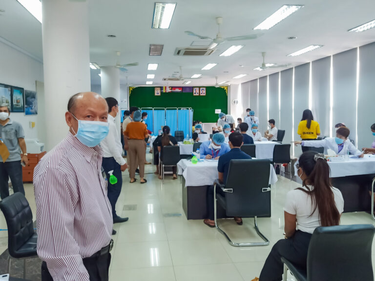 យុទ្ធនាការចាក់វ៉ាក់សាំងការពារជំងឺកូវីដ-១៩ សម្រាប់ថ្នាក់ដឹកនាំ មន្ត្រីរាជការ អង្គភាពចំណុះក្រសួងប្រៃសណីយ៍និងទូរគមនាគមន៍