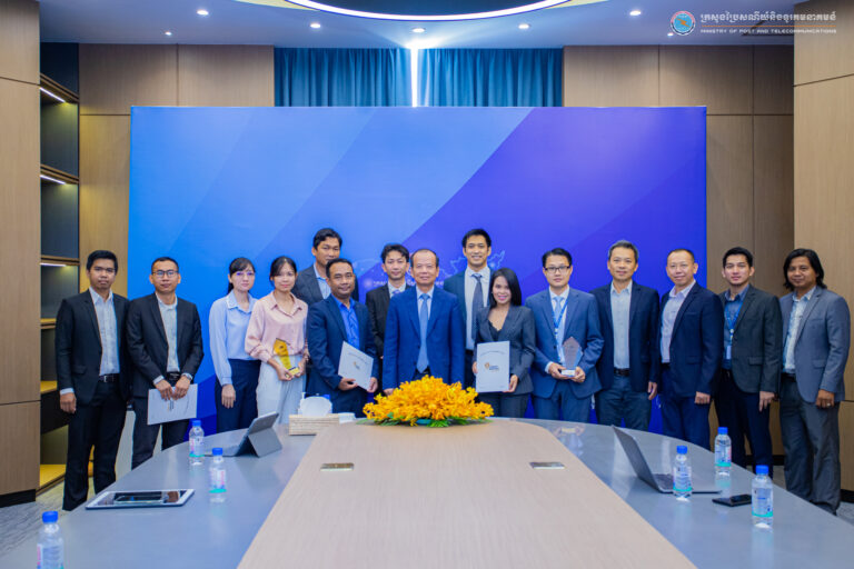 ឯកឧត្តមរដ្ឋមន្ត្រី ជា វ៉ាន់ដេត បានអញ្ជើញជាអធិបតីក្នុងពិធីសំណេះសំណាល និងប្រគល់ពានរង្វាន់បច្ចេកវិទ្យាគមនាគមន៍និងព័ត៌មានអាស៊ាន ឆ្នាំ២០២១ សម្រាប់ជ័យលាភីទាំងពីររបស់កម្ពុជា