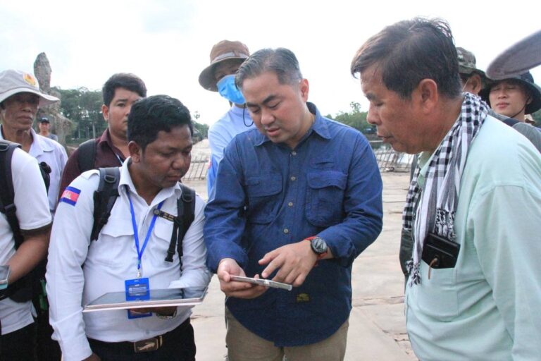 ឯកឧត្តមរដ្ឋលេខាធិការ សូ វិសុទ្ធី បានអញ្ជើញចុះត្រួតពិនិត្យគុណភាពសេវាទូរគមនាគមន៍ នៅតាមតំបន់ទេសចរណ៍អាទិភាព តំបន់ការពារធម្មជាតិ និងតំបន់ដាច់ស្រយាល នៅខេត្តសៀមរាប