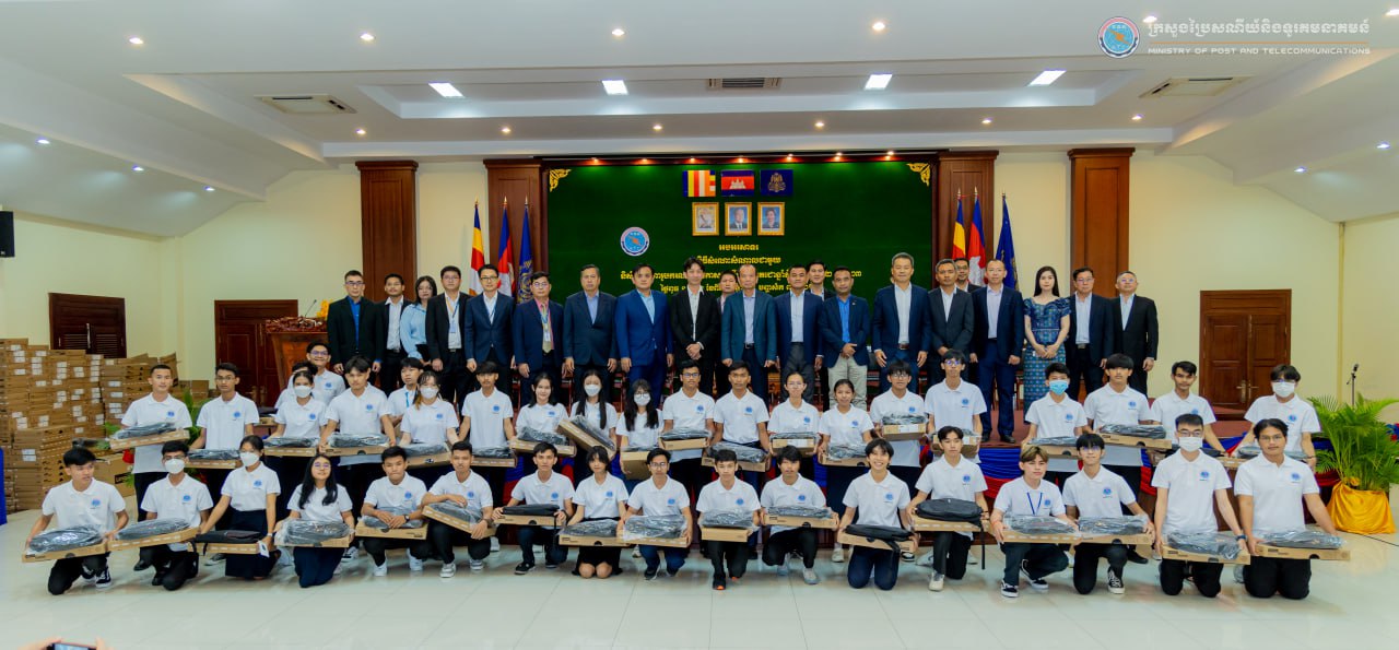 ​ពិធី​សំណេះសំណាល​ជាមួយ​និស្សិត​អាហារូបករណ៍​ទេពកោសល្យ​ឌី​ជី​ថល​តេជោ​ឆ្នាំ​សិក្សា​ ​២​០​២​២​-​២​០​២​៣​