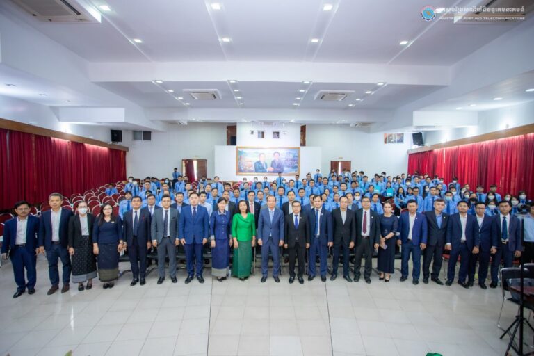 ឯកឧត្ដមរដ្ឋមន្ត្រី ជា វ៉ាន់ដេត បានអញ្ជើញផ្តល់បាឋកថាលើប្រធានបទស្តីពី “កម្ពុជា ៖ ដំណើរឆ្ពោះទៅរកការធ្វើបរិវត្តកម្មឌីជីថល” ជូនសិស្សមន្ត្រី និងកម្មសិក្សាការី នៃសាលាភូមិន្ទរដ្ឋបាល