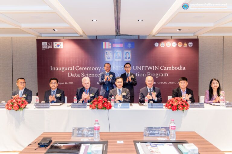 ​ឯកឧត្តម​រដ្ឋមន្ត្រី​ ​ជា​ ​វ៉ាន់​ដេ​ត​ ​និង​ឯកឧត្តម​ឯកអគ្គរដ្ឋទូត​ ​PARK​ Jun​g​-​Wook​ ​អញ្ជើញ​ជា​អធិបតី​ក្នុង​ពិធីសម្ពោធ​ ​កម្មវិធី​វិញ្ញា​បន​ប​ត្រ​វិទ្យាសាស្ត្រ​ទិន្នន័យ​របស់​អង្គការ​យូ​ណេស្កូ