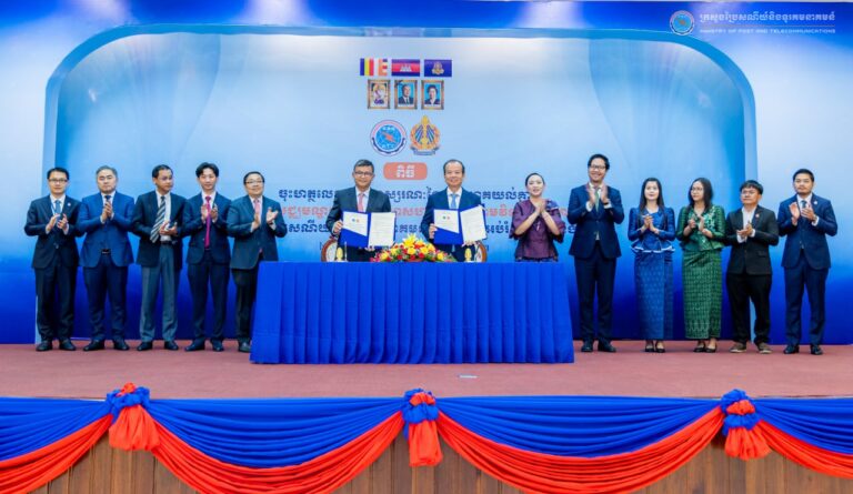 សេចក្តីប្រកាសព័ត៌មាន ស្តីពី ពិធីចុះហត្ថលេខាលើអនុស្សរណៈនៃការយោគយល់គ្នា ស្តីពីការកសាងមជ្ឈមណ្ឌលបច្ចេកវិទ្យាសហគមន៍នៅតាមវិទ្យាល័យសាធារណៈរវាងក្រសួងប្រៃសណីយ៍និងទូរគមនាគមន៍ (ក.ប.ទ.) និងក្រសួងអប់រំ យុវជន និងកីឡា (ក.អ.យ.ក.)