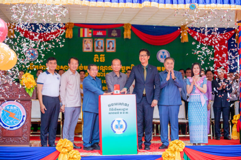 សេចក្តីប្រកាសព័ត៌មាន ស្តីពី ពិធីបើកការដ្ឋានសាងសង់មជ្ឈមណ្ឌលបច្ចេកវិទ្យាសហគមន៍ នៅតាមវិទ្យាល័យសាធារណៈក្នុងខេត្តតាកែវ