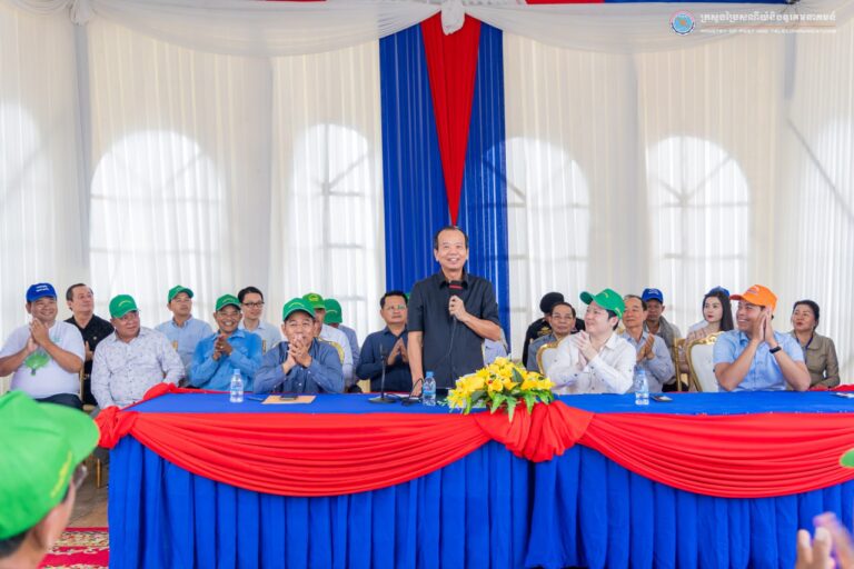 ឯកឧត្តមរដ្ឋមន្ត្រី ជា វ៉ាន់ដេត បានអញ្ជើញជួបសំណេះសំណាលជាមួយកីឡាករទូកងខេត្តតាកែវ