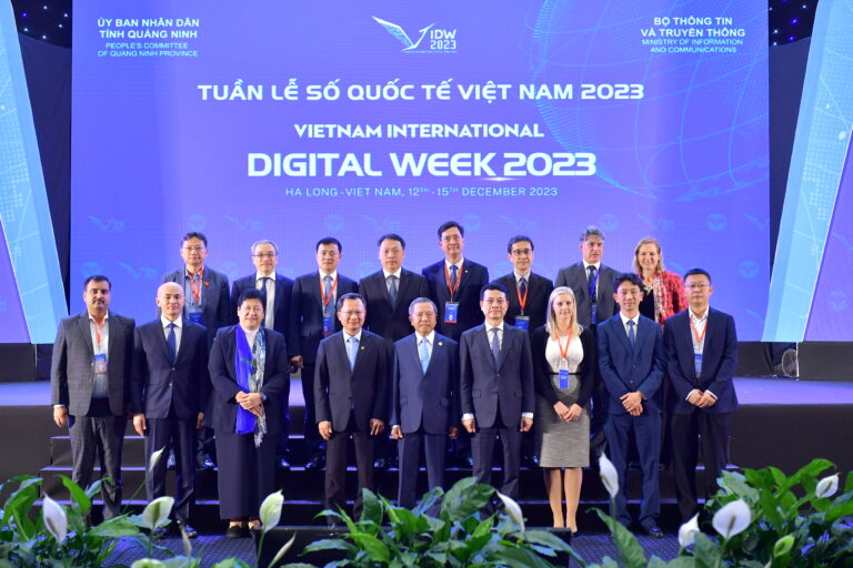 ឯកឧត្តមរដ្ឋលេខាធិការ ខូវ មករា បានដឹកនាំគណៈប្រតិភូក្រសួងចូលរួមកម្មវិធីសប្តាហ៍ឌីជីថលអន្តរជាតិវៀតណាមលើកទី២ និងសន្និសីទអាស៊ានលើកទី៤