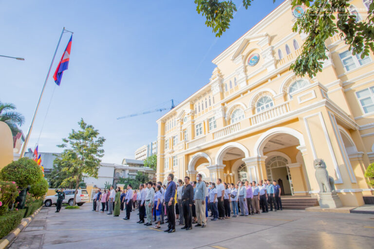 ការចូលរួមគោរពទង់ជាតិ របស់ថ្នាក់ដឹកនាំ និងមន្ត្រីរាជការនៃក្រសួងប្រៃសណីយ៍និងទូរគមនាគមន៍ សប្ដាហ៍ទី៣ ខែមករា ឆ្នាំ២០២៤