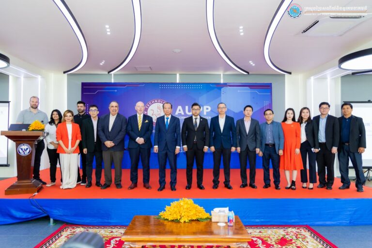 ឯកឧត្តមរដ្ឋមន្ត្រី ជា វ៉ាន់ដេត បានអញ្ជើញជាអធិបតីក្នុងពិធីសម្ពោធកម្មវិធី ARC Start-Up Accelerator