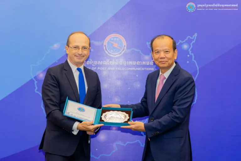 ឯកឧត្តមរដ្ឋមន្ត្រី ជា វ៉ាន់ដេត បានអនុញ្ញាតឱ្យលោក Christophe Bahuet នាយករងកម្មវិធីអភិវឌ្ឍន៍អង្គការសហប្រជាជាតិ(UNDP) ប្រចាំតំបន់អាស៊ី និងប៉ាស៊ីហ្វិក និងជានាយកមជ្ឈមណ្ឌល UNDP ទីក្រុងបាងកក ប្រទេសថៃ ចូលជួបសម្តែងការគួរសម និងពិភាក្សាការងារ