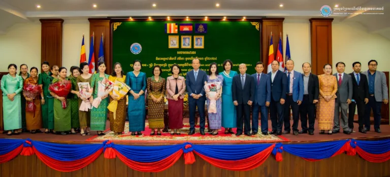 ឯកឧត្តម ជា វ៉ាន់ដេត រដ្ឋមន្ត្រីក្រសួងប្រៃសណីយ៍និងទូរគមនាគមន៍ និងលោកជំទាវកិត្តិបណ្ឌិត អ៉ឹង កន្ថាផាវី រដ្ឋមន្ត្រីក្រសួងកិច្ចការនារី បានអញ្ជើញជាអធិបតីក្នុងពិធីអបអរសាទរទិវាអន្តរជាតិនារី ៨មីនា ខួបលើកទី១១៣ ឆ្នាំ២០២៤ ក្រោមមូលបទ “ស្ត្រី និងក្មេងស្រីក្នុងបរិវត្តកម្មឌីជីថល”