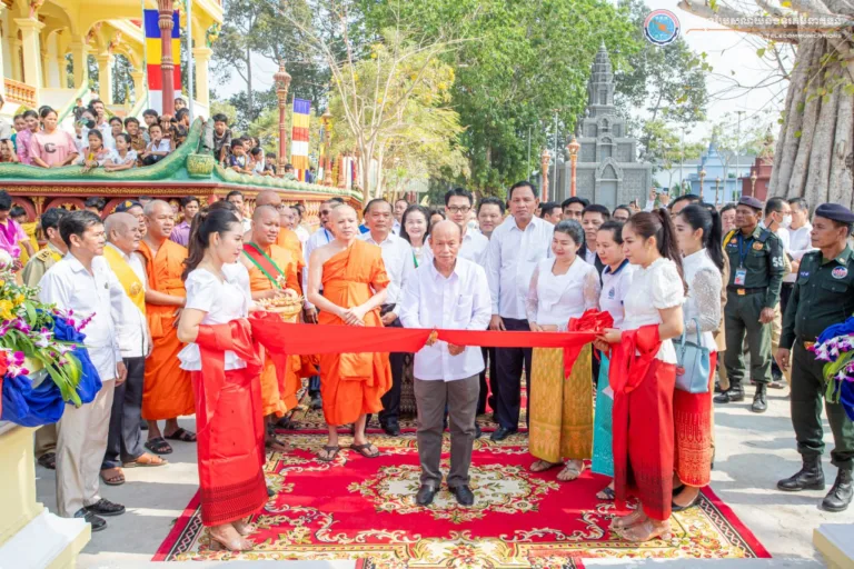 ឯកឧត្តមរដ្ឋលេខាធិការ ខាយ ឃុនហេង តំណាងដ៏ខ្ពង់ខ្ពស់ឯកឧត្តម ជា វ៉ាន់ដេត រដ្ឋមន្ត្រីក្រសួងប្រៃសណីយ៍និងទូរគមនាគមន៍និងជាប្រធានក្រុមការងាររាជរដ្ឋាភិបាលចុះមូលដ្ឋានខេត្តតាកែវ បានអញ្ជើញជាអធិបតីក្នុងពិធីសម្ពោធពុទ្ធស្ថាន ព្រះវិហារ និងសមិទ្ធផលនានា ក្នុងវត្តព្រៃល្វា ឃុំព្រៃល្វា ស្រុកព្រៃកប្បាស ខេត្តតាកែវ