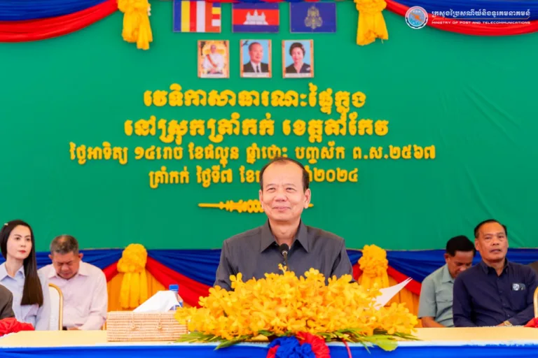 ឯកឧត្តម ជា វ៉ាន់ដេត រដ្ឋមន្ត្រីក្រសួងប្រៃសណីយ៍និងទូរគមនាគមន៍ និងជាប្រធានក្រុមការងាររាជរដ្ឋាភិបាលចុះមូលដ្ឋានខេត្តតាកែវ បានអញ្ជើញជាអធិបតីក្នុងវេទិកាសាធារណៈផ្ទៃក្នុង នៅសាលាស្រុកត្រាំកក់ ខេត្តតាកែវ