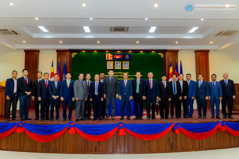 សេចក្តីប្រកាសព័ត៌មាន ស្តីពី ការចុះហត្ថលេខាលើកិច្ចព្រមព្រៀងស្ដីពីកិច្ចសហប្រតិបត្តិការក្នុងការដាក់ឱ្យប្រើថ្នាលផ្ទៀងផ្ទាត់ឯកសារ verify.gov.kh និងការរៀបចំប្រព័ន្ធគ្រប់គ្រងសាកលវិទ្យាល័យ រវាងក្រសួងប្រៃសណីយ៍និងទូរគមនាគមន៍ និងគ្រឹះស្ថានឧត្តមសិក្សាឯកជន ចំនួន ១៨