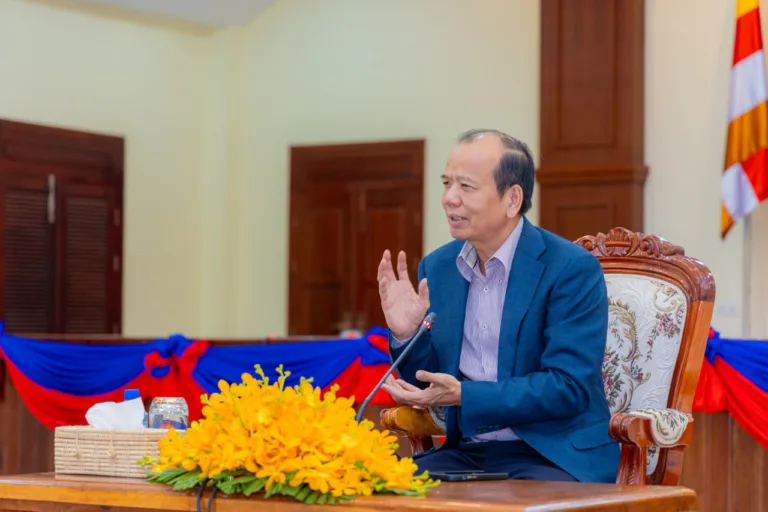 ឯកឧត្តម ជា វ៉ាន់ដេត រដ្ឋមន្ត្រីក្រសួងប្រៃសណីយ៍និងទូរគមនាគមន៍ និងជាប្រធានក្រុមការងាររាជរដ្ឋាភិបាលចុះមូលដ្ឋានខេត្តតាកែវបានដឹកនាំកិច្ចប្រជុំក្រុមការងាររាជរដ្ឋាភិបាលចុះមូលដ្ឋានខេត្តតាកែវ