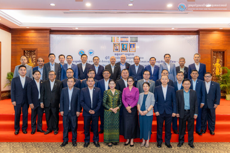 ឯកឧត្តម ជា វ៉ាន់ដេត រដ្ឋមន្រ្តីក្រសួងប្រៃសណីយ៍និងទូរគមនាគមន៍ និងជាប្រធានគណៈកម្មាធិការរដ្ឋាភិបាលឌីជីថល (គ.រ.ឌ.) បានអញ្ជើញជាអធិបតីភាពដ៏ខ្ពង់ខ្ពស់ក្នុងពិធីបើក វគ្គបណ្ដុះបណ្ដាលស្ដីពី “ការចាប់យកបរិវត្តកម្មឌីជីថល៖ បច្ចេកវិទ្យាឈានមុខថ្មីៗ នវានុវត្តន៍ និងបច្ចេកវិទ្យាក្លោដសម្រាប់ថ្នាក់ដឹកនាំគណៈកម្មាធិការរដ្ឋាភិបាលឌីជីថល