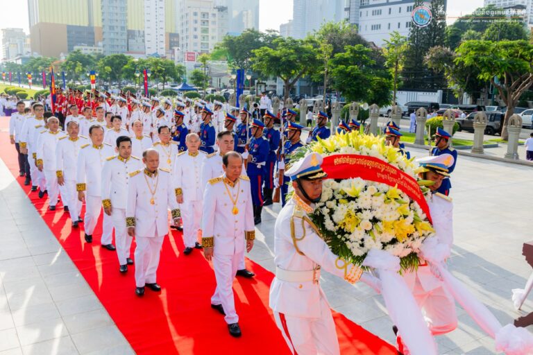 ឯកឧត្តមរដ្ឋមន្ត្រី ជា វ៉ាន់ដេត បានដឹកនាំប្រតិភូក្រសួងប្រៃសណីយ៍និងទូរគមនាគមន៍ អញ្ជើញចូលរួមថ្វាយកម្រងផ្កាគោរពព្រះវិញ្ញាណក្ខន្ធ ព្រះករុណា ព្រះបាទសម្តេច ព្រះនរោត្តម សីហនុ ព្រះមហាវីរក្សត្រ ព្រះវររាជបិតាឯករាជ្យ បូរណភាពទឹកដី និងឯកភាពជាតិខ្មែរ “ព្រះបរមរតនកោដ្ឋ” គម្រប់ខួប ១២ ឆ្នាំ