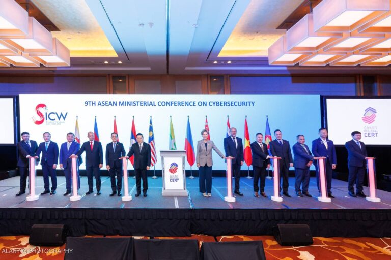 ឯកឧត្តមរដ្ឋលេខាធិការ លីវ សុផាណារិទ្ធិ បានដឹកនាំគណៈប្រតិភូអញ្ជើញចូលរួមកម្មវិធី 9th Singapore International Cyber Week និងសន្និសីទថ្នាក់រដ្ឋមន្ត្រីអាស៊ាន លើកទី៩ នៅប្រទេសសិង្ហបុរី