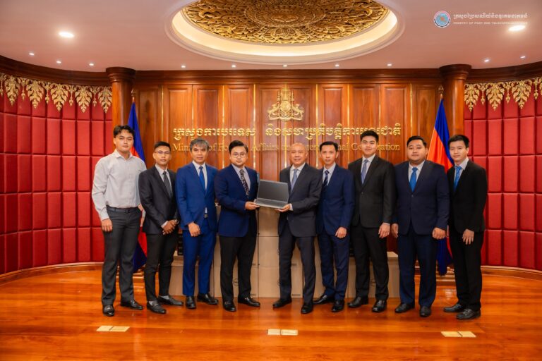 ក្រសួងប្រៃសណីយ៍និងទូរគមនាគមន៍ ប្រគល់កុំព្យូទ័រ ជូនក្រសួងការបរទេស និងសហប្រតិបត្តិការអន្តរជាតិ សម្រាប់បម្រើដល់ការងារបរិវត្តកម្មឌីជីថល និងការធ្វើទំនើបកម្មស្ថាប័ន