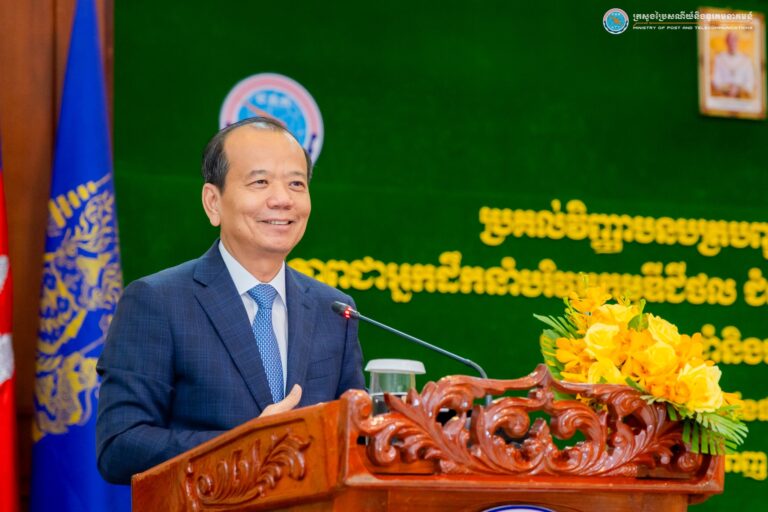 ឯកឧត្តម ជា វ៉ាន់ដេត បានអញ្ជើញជាអធិបតីក្នុងពិធីប្រគល់វិញ្ញាបនបត្របញ្ជាក់ការចូលរួមវគ្គបណ្តុះបណ្តាល ស្តីពី ភាពជាអ្នកដឹកនាំបរិវត្តកម្មឌីជីថល ជំនាញបច្ចេកទេសឌីជីថល និងជំនាញឌីជីថលចាំបាច់ ជូនថ្នាក់ដឹកនាំនិងមន្ត្រីរាជការនៃក្រសួង ស្ថាប័ន