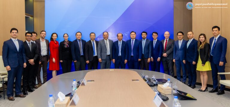 ឯកឧត្តមរដ្ឋមន្រ្តី ជា វ៉ាន់ដេត បានអនុញ្ញាតជូនលោក Jojo Flores សហស្ថាបនិកក្រុមហ៊ុន Plug and Play LLC ចូលជួបសម្ដែងការគួរសម និងពិភាក្សាការងារ