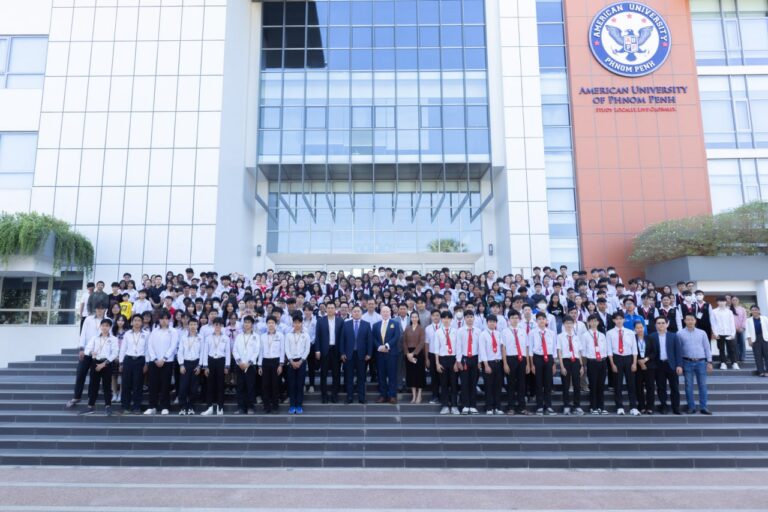 ឯកឧត្តមរដ្ឋលេខាធិការ សូ វិសុទ្ធី បានអញ្ជើញជាអធិបតីក្នុងពិធីបើកកម្មវិធីបណ្ដុះបណ្ដាល Young Entrepreneur 4Impact