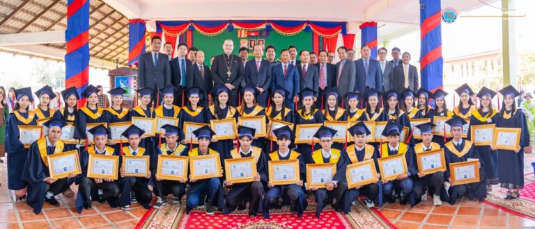 ឯកឧត្តមរដ្ឋមន្រ្តី ជា វ៉ាន់ដេត បានអញ្ជើញជាអធិបតីក្នុងពិធីប្រគល់សញ្ញាបត្រជូននិស្សិតជ័យលាភី និងបើកបវេសនកាលឆ្នាំសិក្សា២០២៤-២០២៥ នៅវិទ្យាស្ថានសន្តប៉ូល ខេត្តតាកែវ