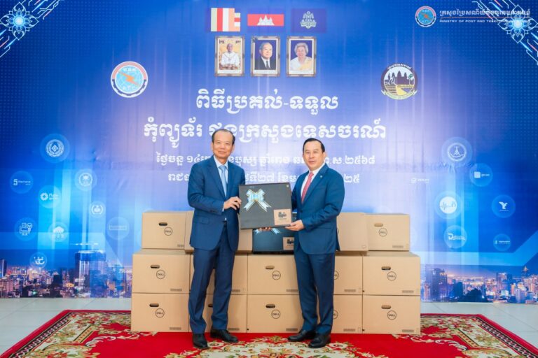 ក្រសួងប្រៃសណីយ៍និងទូរគមនាគមន៍ ប្រគល់កុំព្យូទ័រ ជូនក្រសួងទេសចរណ៍ សម្រាប់បម្រេីដល់ការងារបរិវត្តកម្មឌីជីថល​ និងការធ្វើទំនើបកម្មស្ថាប័ន