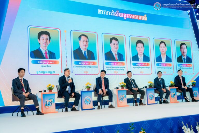 ប្រធានបទទី៣ “ការងារវិស័យទូរគមនាគមន៍” ត្រូវបានលើកយកមកពិភាក្សាបន្តនៅក្នុងពិធីសន្និបាតបូកសរុបលទ្ធផលការងារ ៥ឆ្នាំ ២០២០-២០២៤ នៃដំណើរឆ្ពោះទៅបរិវត្តកម្មឌីជីថល និងលើកទិសដៅការងារបន្ត របស់ក្រសួងប្រៃសណីយ៍និងទូរគមនាគមន៍