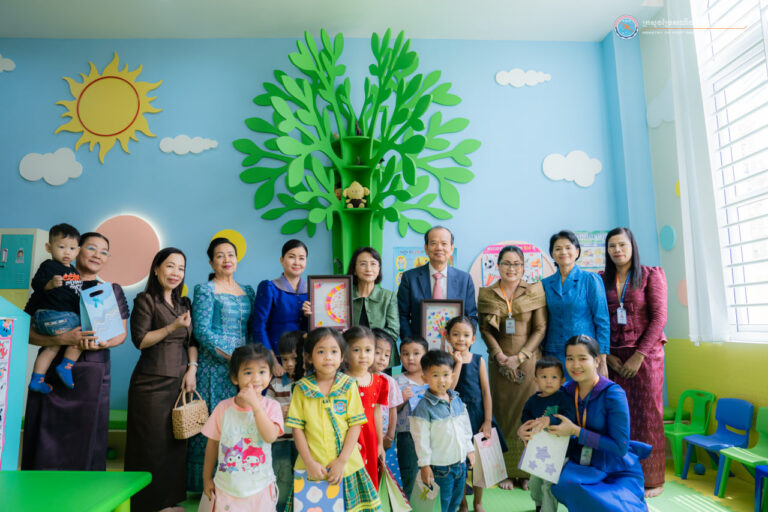 ទារកដ្ឋាននៃក្រសួងប្រៃសណីយ៍និងទូរគមនាគមន៍មិនត្រឹមតែជាកន្លែងមេីលថែកុមារតូច ទីនេះក៏បានផ្តល់ការបណ្តុះបណ្តាលដំបូងដល់កុមារតូចជាកូនមន្រ្តីរាជការក្រសួងផងដែរ