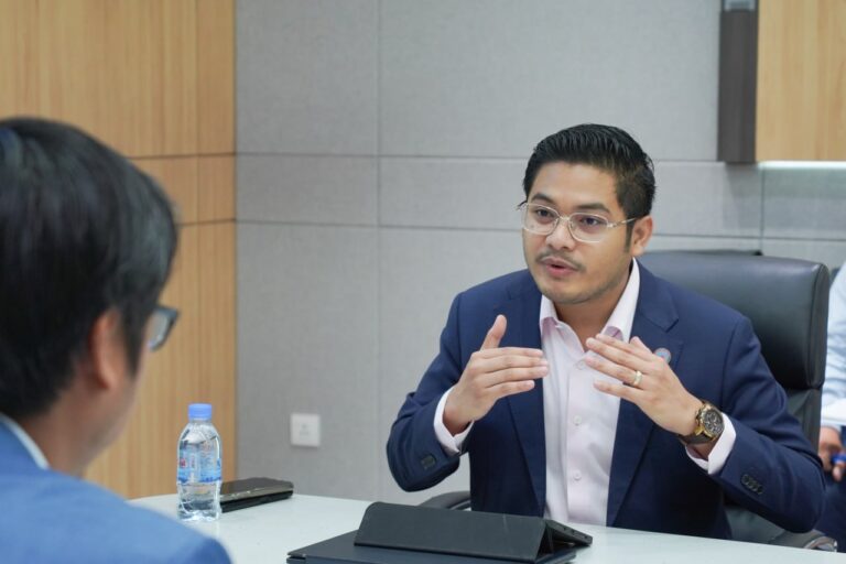 ក្រុមការងារក្រសួងប្រៃសណីយ៍និងទូរគមនាគមន៍​ (ក.ប.ទ.) និងក្រសួងអប់រំ​ យុវជន​ និងកីឡា​ (ក.អ.យ.ក.) ជួបប្រជុំពិភាក្សាលើការអនុវត្តគម្រោងមជ្ឈមណ្ឌលបច្ចេកវិទ្យាសហគមន៍ (ម.ប.ស.)