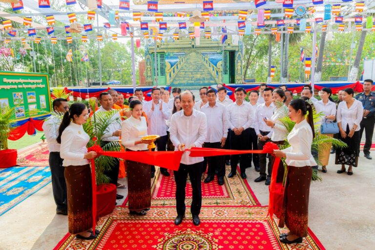 ឯកឧត្តមរដ្ឋមន្រ្តី ជា វ៉ាន់ដេត បានអញ្ជើញជាអធិបតីក្នុងពិធីសម្ពោធឆ្លងសមិទ្ធផលនានា និងស្រោចស្រពសុគន្ធវារីប្រគេនព្រះអង្គគ្រូជោតធម្មោ ណេន មីហួយ ព្រះចៅអធិការវត្តចុល្លវ័ន (ហៅវត្តព្រៃអារ)