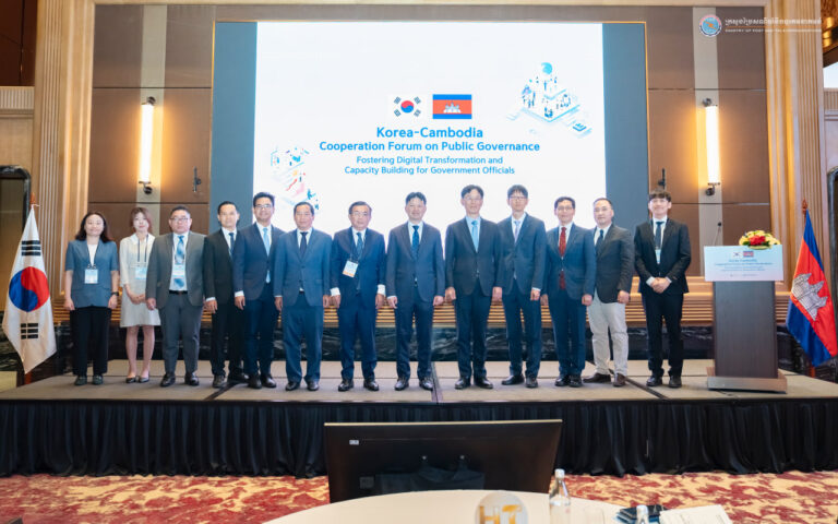 ក្រសួងប្រៃសណីយ៍និងទូរគមនាគមន៍ សហការជាមួយក្រសួងមហាផ្ទៃនិងសុវត្ថិភាពនៃសាធារណរដ្ឋកូរ៉េ រៀបចំវេទិកាអភិបាលកិច្ចសាធារណៈ ស្តីពី “ការលើកកម្ពស់បរិវត្តកម្មឌីជីថលនិងកសាងសមត្ថភាពមន្ត្រីរាជការ”