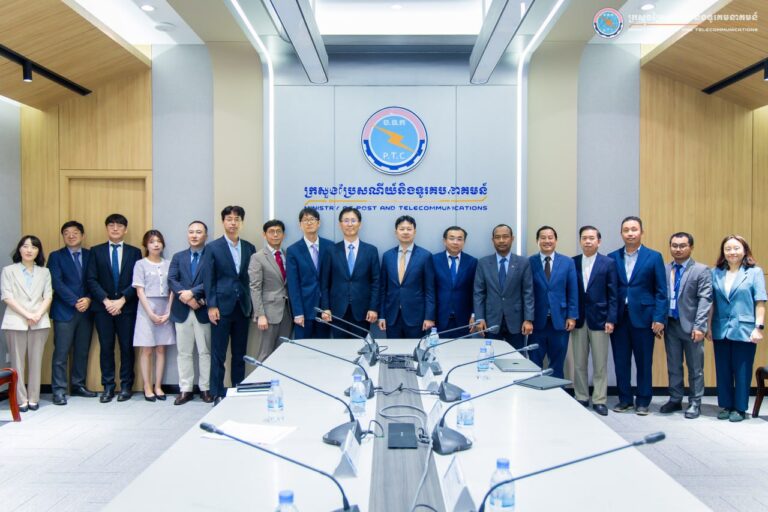 ឯកឧត្តមរដ្ឋលេខាធិការ សុខ ពុទ្ធិវុធ បានទទួលជំនួបសម្តែងការគួរសមនិងពិភាក្សាការងារជាមួយ ឯកឧត្ដម Hwang Myoungsuk អគ្គនាយកនៃអគ្គនាយកដ្ឋាននវានុវត្តន៍រដ្ឋាភិបាលនៃក្រសួងមហាផ្ទៃនិងសុវត្ថិភាពនៃសាធារណរដ្ឋកូរ៉េ នៅទីស្តីការក្រសួង