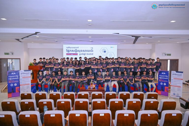 ឯកឧត្តមរដ្ឋលេខាធិការ​ ជុន​ វ៉ាត​ បានអញ្ជេីញជាអធិបតីក្នុងវគ្គបណ្តុះបណ្តាលតម្រង់ទិសសម្រាប់បេក្ខជន បេក្ខនារី ចំនួន ១០០ រូប​ ដែលត្រូវបានជ្រើសរើសចូលរួមការប្រកួតប្រជែងថ្នាក់ជាតិផ្នែកសន្តិសុខសាយប័រ