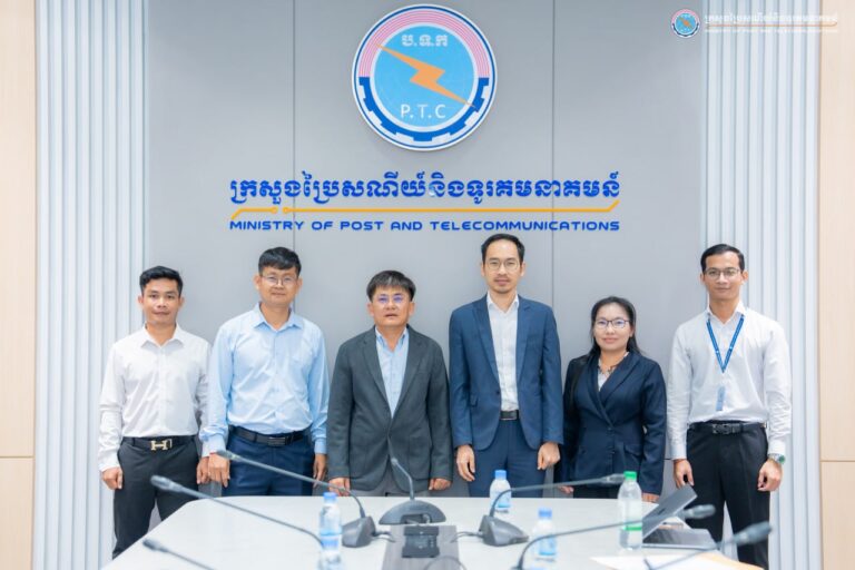 លោក តាំង ប៊ុនហុង ប្រធាននាយកដ្ឋាន ជួបប្រជុំទ្វេភាគីជាមួយ លោក សុក ថា តំណាងក្រសួងអប់រំ យុវជន និងកីឡា ដើម្បីពិភាក្សាលើសេចក្តីព្រាងយុទ្ធសាស្រ្តជាតិស្តីពីបញ្ញាសិប្បនិម្មិត