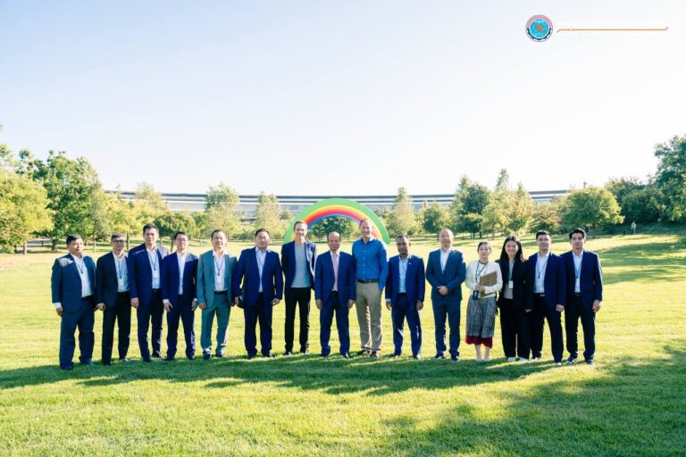 ឯកឧត្តមរដ្ឋមន្ត្រីក្រសួងប្រៃសណីយ៍និងទូរគមនាគមន៍ទស្សនកិច្ចនិងជួបពិភាក្សាការងារជាមួយក្រុមហ៊ុន Apple នៅតំបន់ Silicon Valley