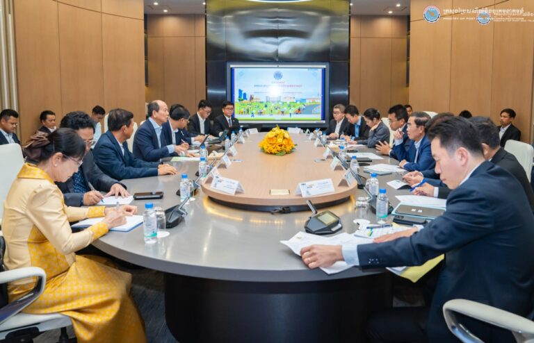 ឯកឧត្តមរដ្ឋមន្រ្តី ជា វ៉ាន់ដេត និងឯកឧត្តមរដ្ឋមន្រ្តី ប៉េង ពោធិ៍នា បានអញ្ជើញដឹកនាំកិច្ចប្រជុំរួមគ្នាដើម្បីពិនិត្យនិងពិភាក្សាលើសេចក្តីព្រាងច្បាប់ស្ដីពីប្រៃសណីយ៍