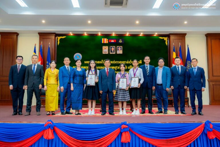 ឯកឧត្តមរដ្ឋលេខាធិការ ឯក វណ្ណឌី បានអញ្ជើញជាអធិបតីក្នុងពិធីប្រគល់ពានរង្វាន់ជ័យលាភីការប្រកួតប្រជែងសរសេរសំបុត្រថ្នាក់ជាតិលើកទី៤ ឆ្នាំ២០២៥