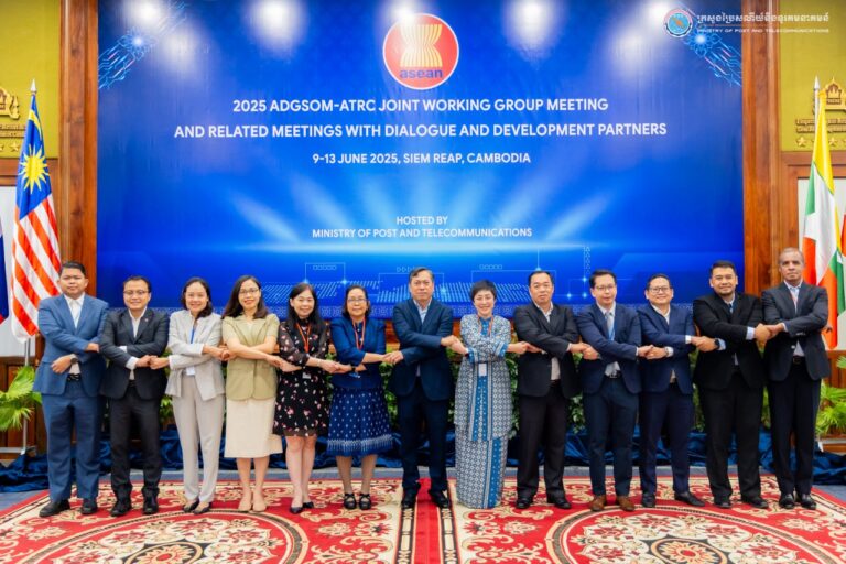 ក្រសួងប្រៃសណីយ៍និងទូរគមនាគមន៍បានទទួលធ្វើជាម្ចាស់ផ្ទះរៀបចំ “កិច្ចប្រជុំក្រុមការងាររួមនៃឧត្តមមន្ត្រីឌីជីថលអាស៊ាន-ក្រុមប្រឹក្សានិយ័តករទូរគមនាគមន៍អាស៊ាន និងកិច្ចប្រជុំពាក់ព័ន្ធជាមួយដៃគូសន្ទនា និងដៃគូអភិវឌ្ឍ ឆ្នាំ២០២៥”